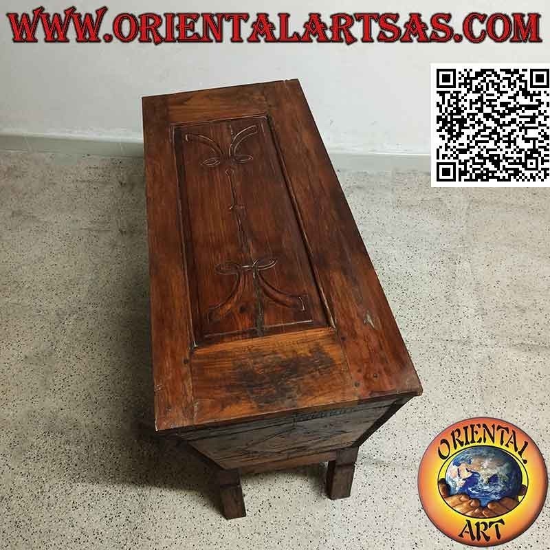 Traditionelles antikes Sideboard mit geschnitzten Verzierungen aus antikem Teakholz