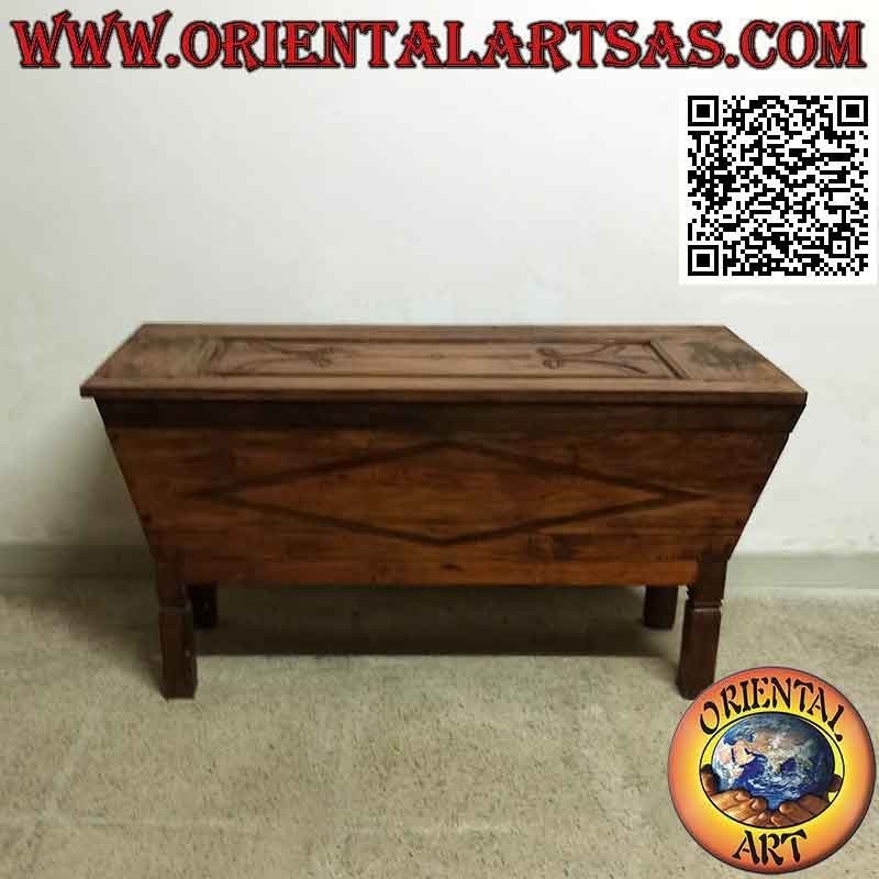 Traditionelles antikes Sideboard mit geschnitzten Verzierungen aus antikem Teakholz
