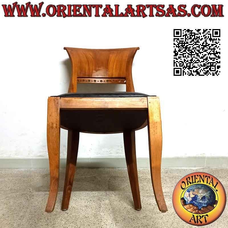 Silla barroca de estilo italiano en madera de teca y asiento de cuero.