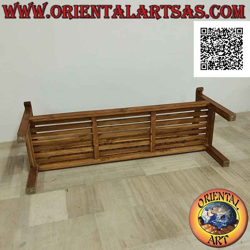 Banco lineal de cuatro plazas con respaldo y asiento en listones de madera de teca