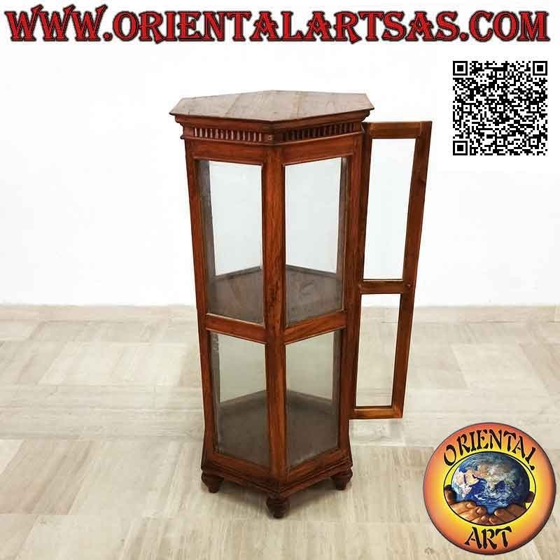 Vitrine hexagonale à décor de deux étagères et colonnes en bois de teck (naturel)
