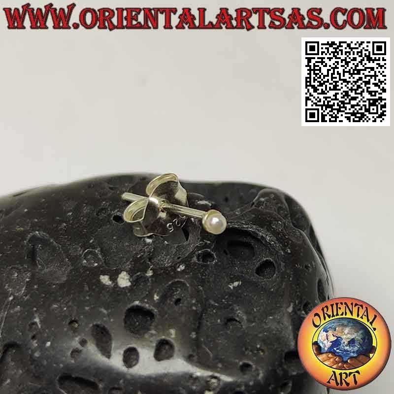 Mini orecchino in argento, la perla bianca