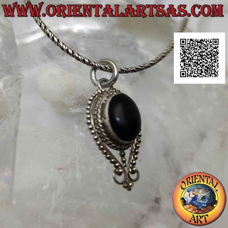 Pendentif en argent avec onyx ovale entouré d'une goutte inversée de boules