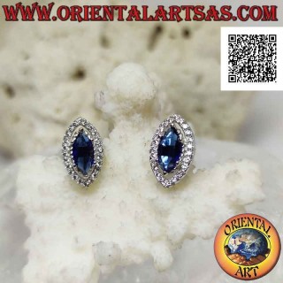 Pendientes de plata con zafiro lanzadera sintético engastado rodeado de circonitas blancas