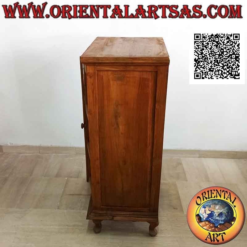 Vitrine rectangulaire à double porte et trois étagères profondes avec pieds galbés en bois de teck