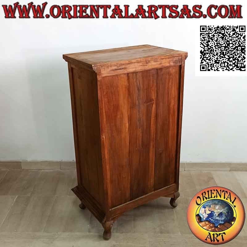 Vitrina rectangular con puerta doble y tres estantes profundos con pies curvos en madera de teca