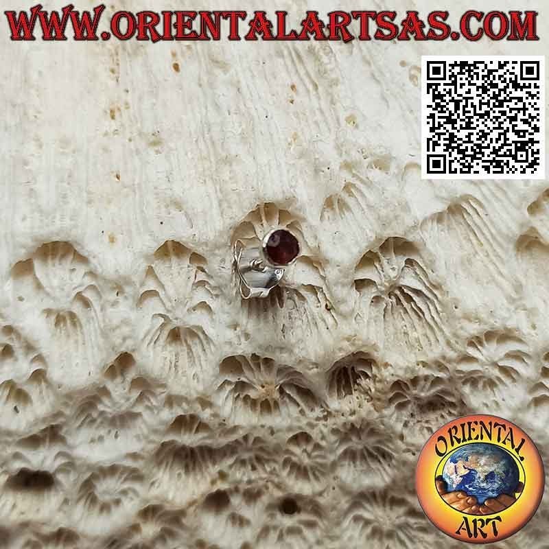 Mini boucle d'oreille en argent, grenat naturel rond facetté