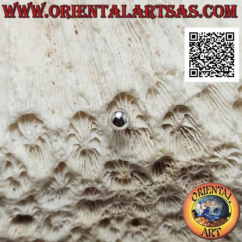 Mini orecchino in argento, la semisfera liscia piatta sul retro (4 mm)
