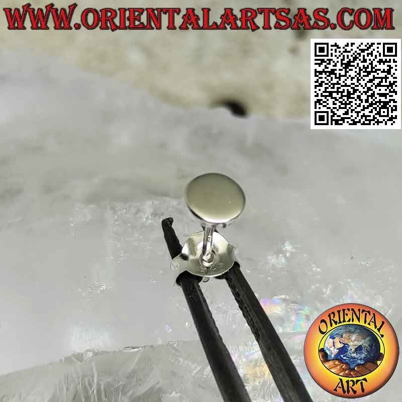 Mini earring in silver, the flat smooth round plate
