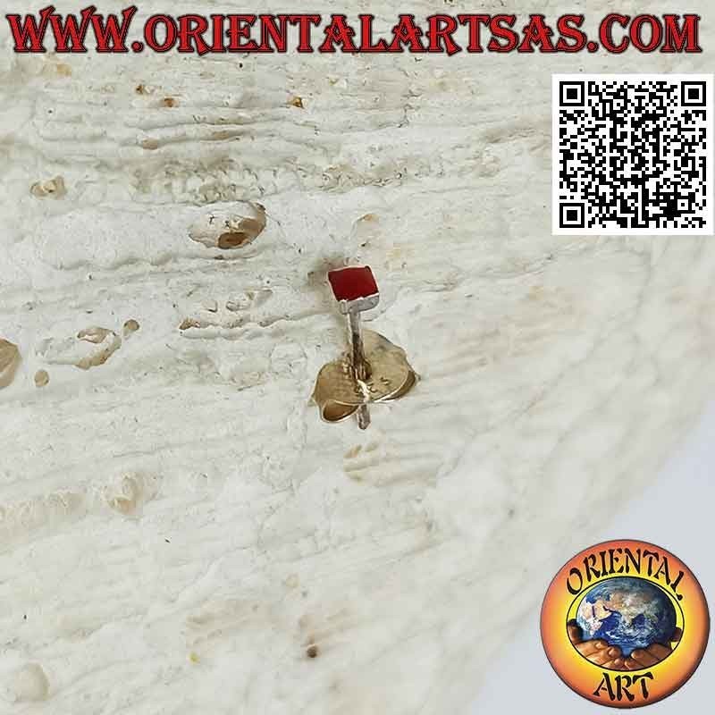 Mini orecchino / puntino da naso in argento, quadrato di agata (2 mm)