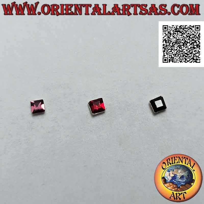 Mini pendiente / tachuela en plata, cuadrado con circonita de color facetada (2 mm) (b)