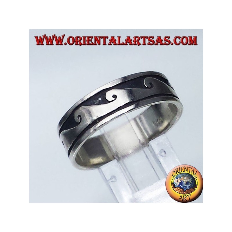 Anello fedina in argento con onda a bassorilievo