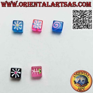 Mini earring in silver, the colored cube with design