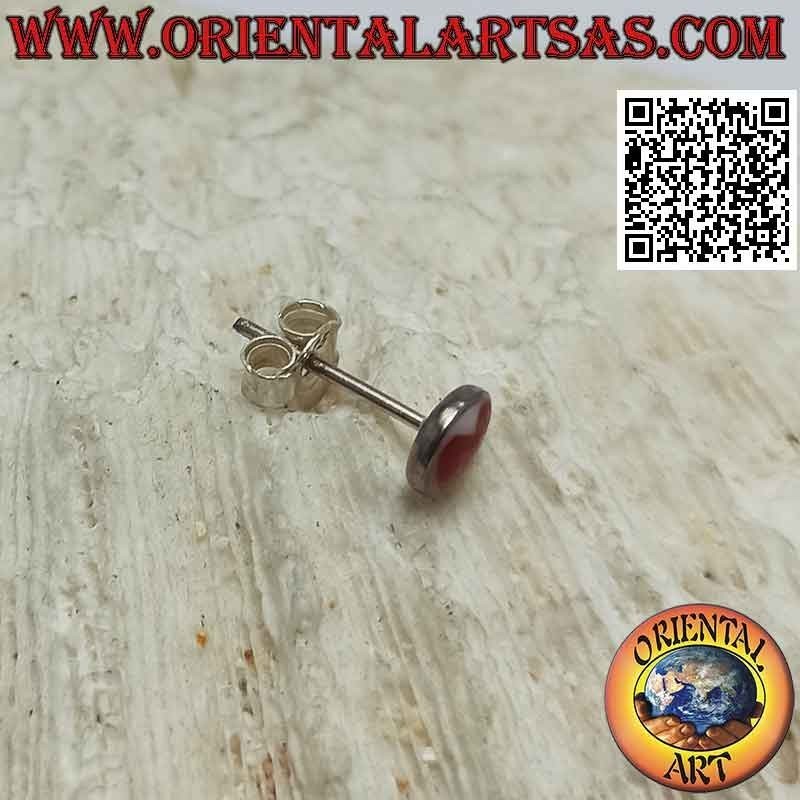 Mini boucle d'oreille en argent, le coeur rouge sur fond blanc dans le cercle