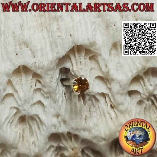 Mini orecchino / puntino da naso in argento, topazio giallo tondo incastonato (2 mm)