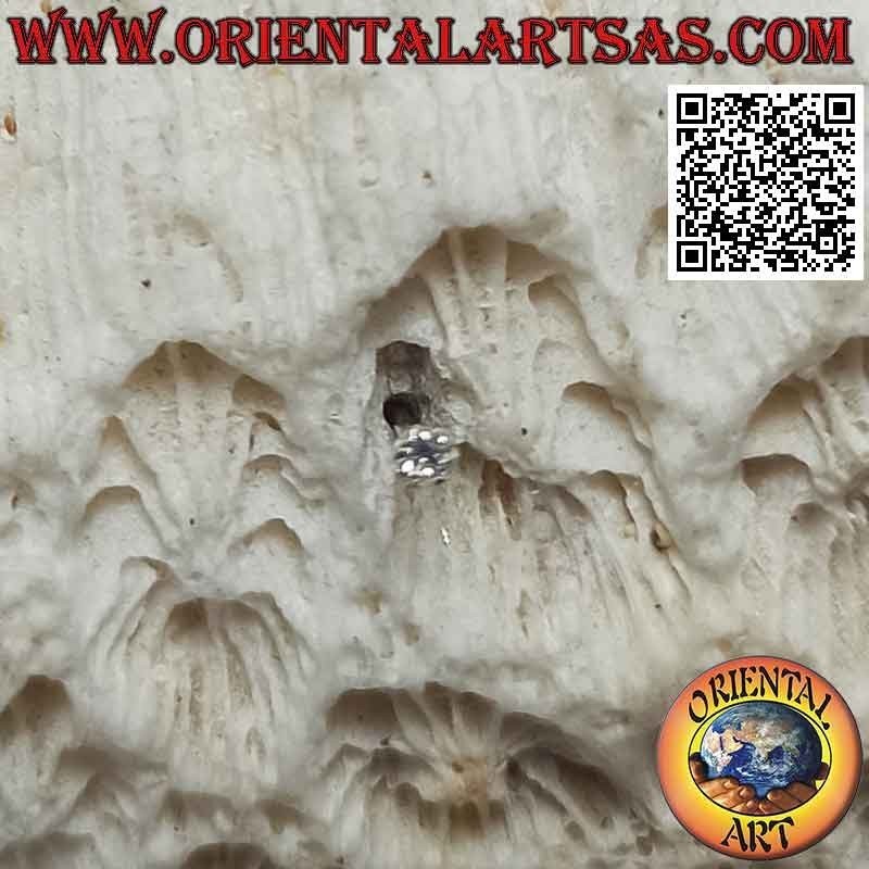 Mini orecchino / puntino da naso in argento, zircone colorato tondo a incastonatura bordata (1,5 mm)