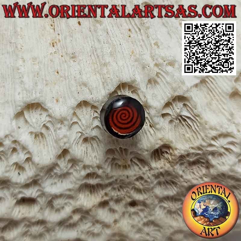Mini orecchino in argento, la spirale rossa sul tondo nero