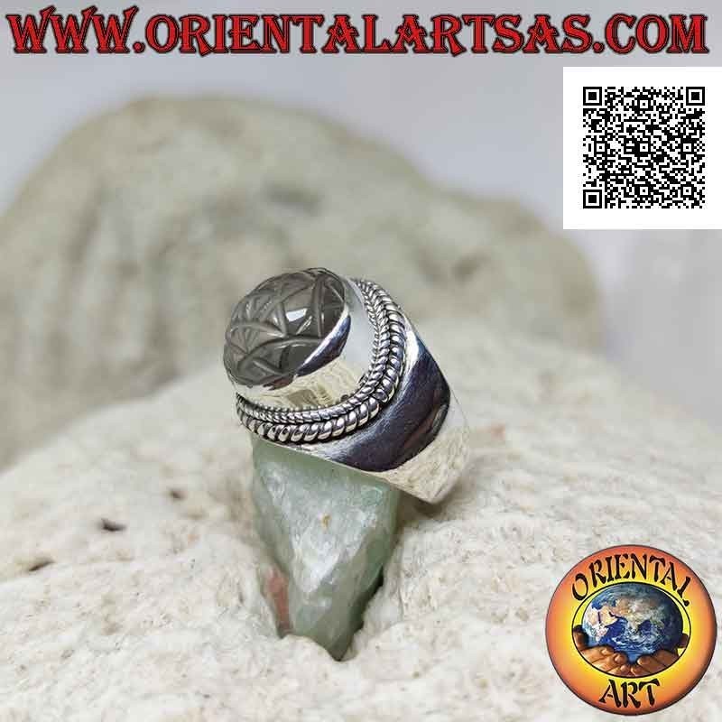 Anello in argento con mandala Sri Yantra inciso su cristallo di rocca tondo