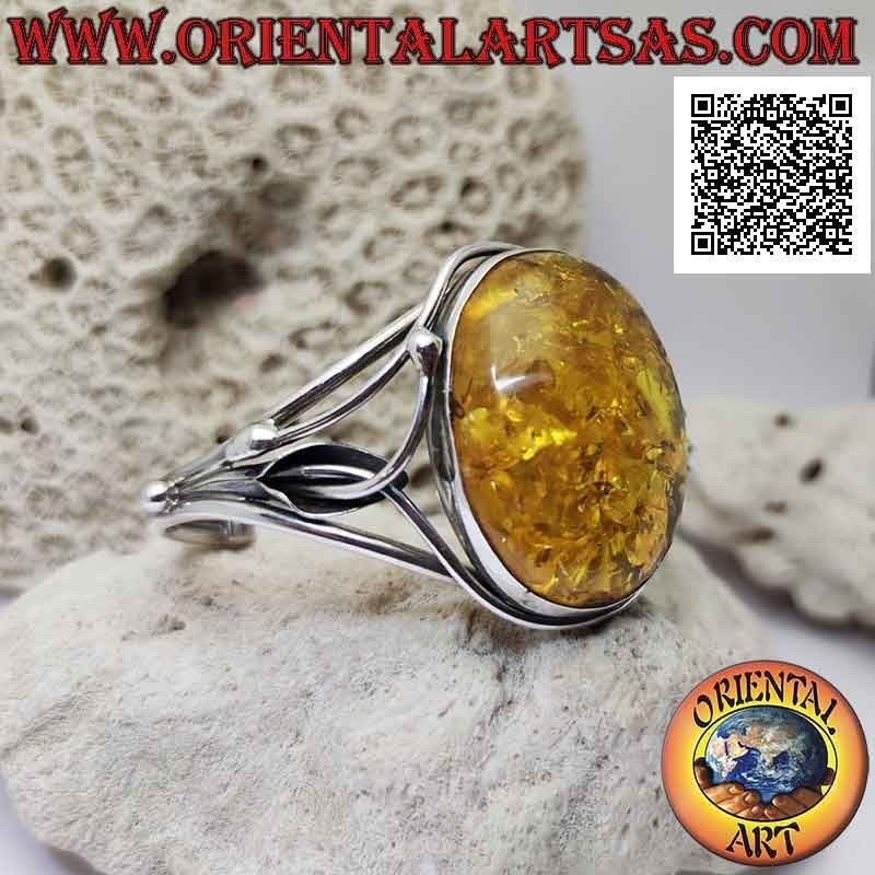 Starres Armband in 925 ‰ Silber mit großem ovalen Cabochon-Bernstein und floral durchbrochener Verzierung