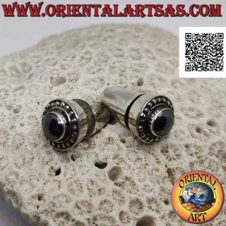 Pendientes de plata tradicionales balineses con hematita redonda rodeada de tachuelas