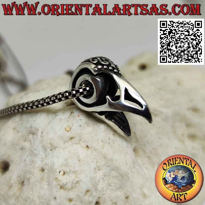 Pendentif en argent, bec de rapace (décoré et percé)