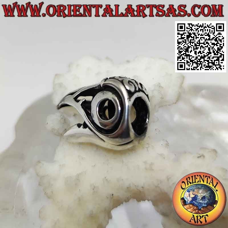 Colgante de plata, pico de rapaz (decorado y perforado)