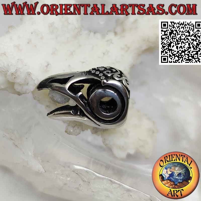 Colgante de plata, pico de rapaz (decorado y perforado)