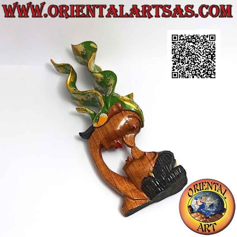 Sculpture of the kiss between two oriental lovers with painted profile veil in suar wood of 20 cm