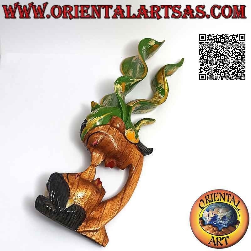 Sculpture of the kiss between two oriental lovers with painted profile veil in suar wood of 20 cm
