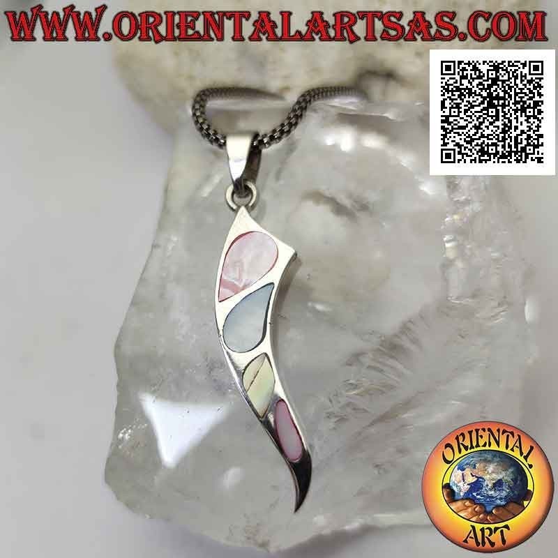 Pendentif corne " porte-bonheur " en argent plat et lisse avec des gouttes de fil de nacre multicolore