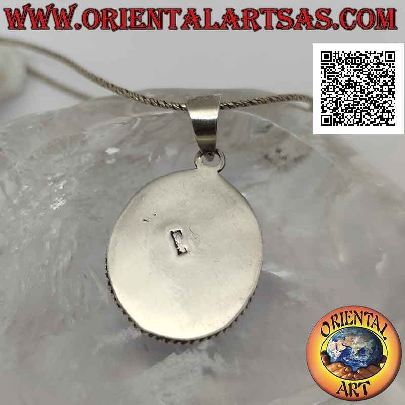 Pendentif en argent avec un grand cabochon ovale labradorite entouré de tissage