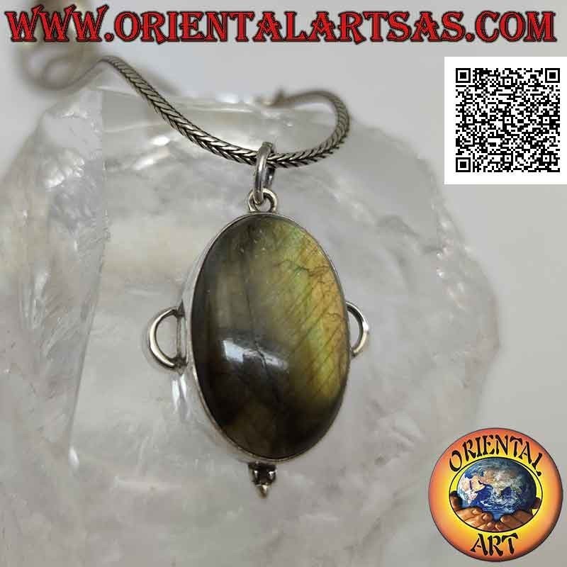Pendentif en argent avec grand cabochon ovale en labradorite, demi-cercle ajouré sur les côtés et trio de boules en dessous