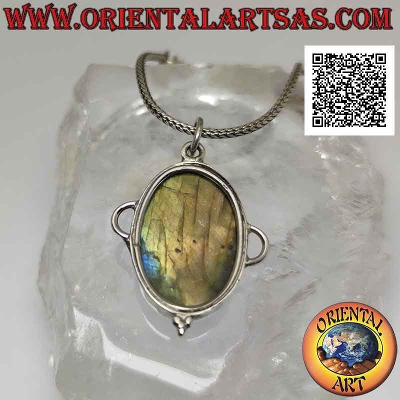 Ciondolo in argento con grande labradorite ovale a cabochon, semicerchio forato sui lati e tris di palline sotto