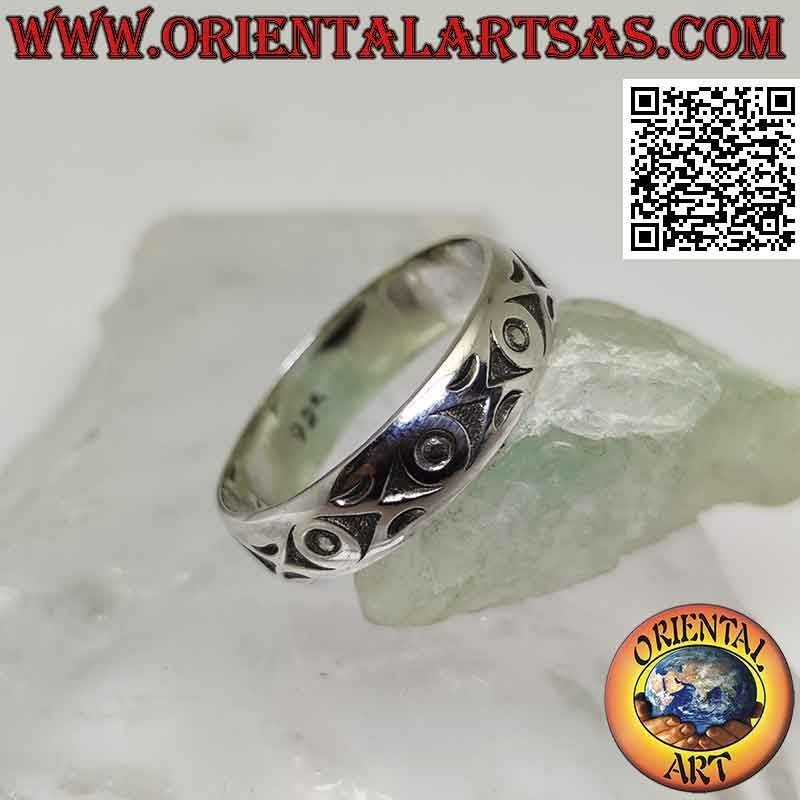 Anillo de plata, serie de triángulos y círculos en bajorrelieve