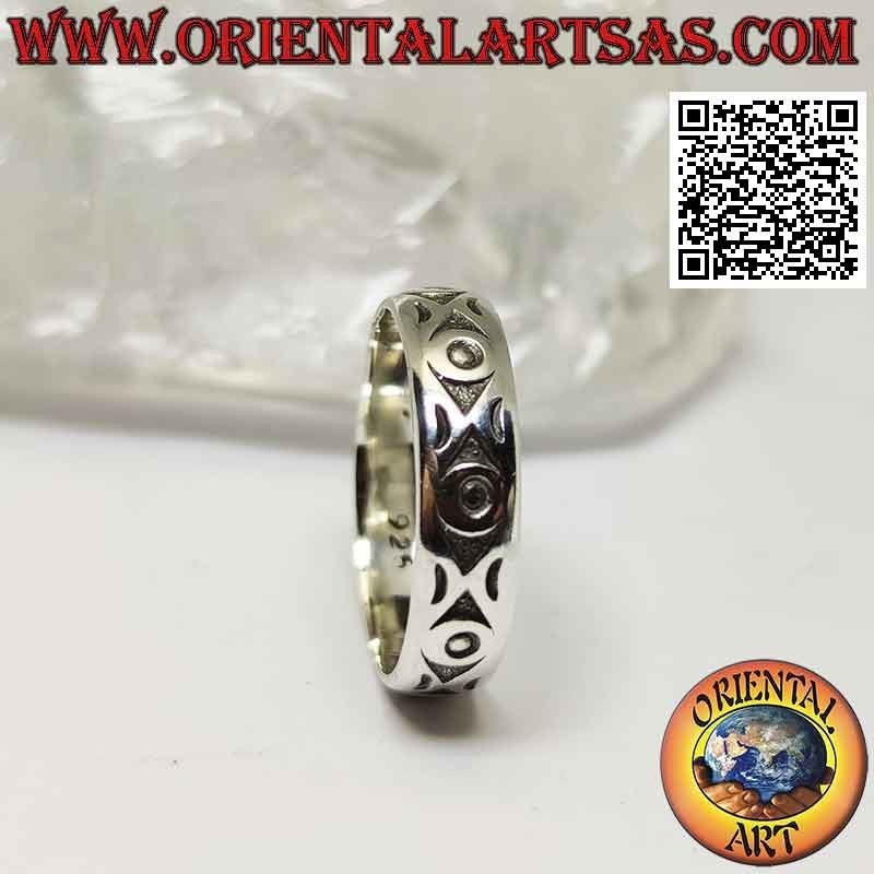Silver band ring, series of triangles and bas-relief circles