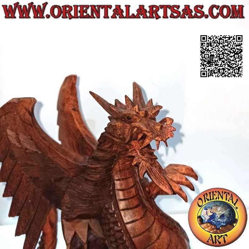 Handgeschnitzte Skulptur eines wandelnden geflügelten Drachen aus Suar-Holz mit einer Größe von 27 cm