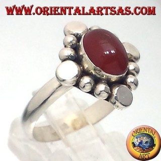 Anello in argento con corniola ovale a cabochon