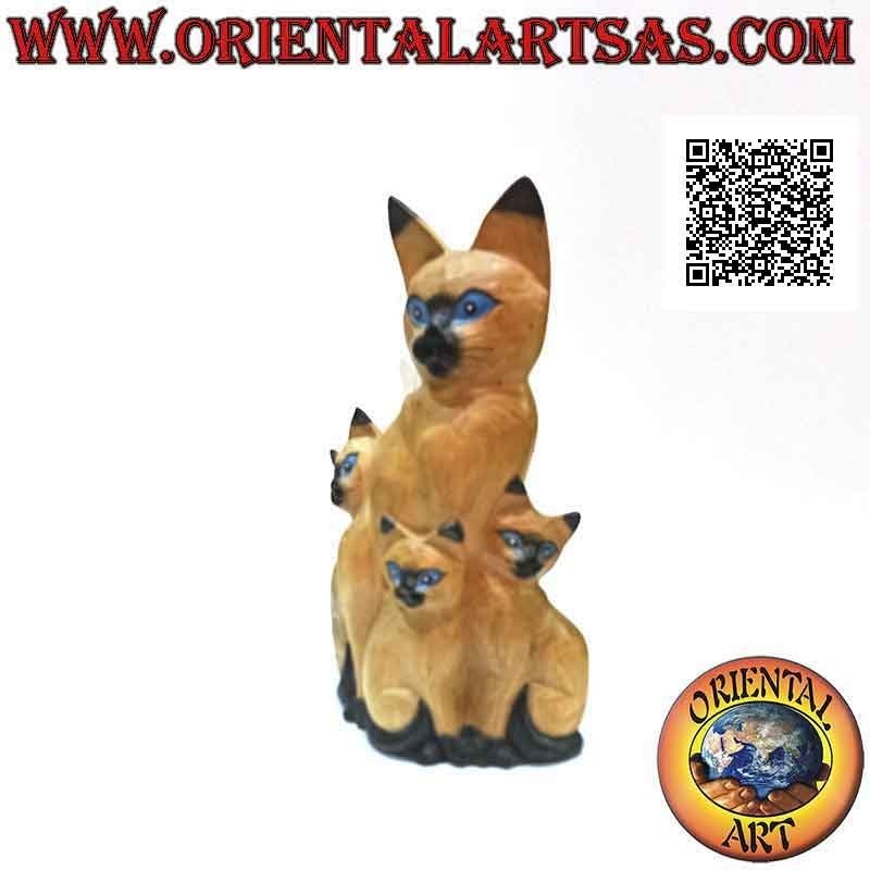 Escultura la madre gata y los dos cachorros pintada en madera balsa de 33 cm
