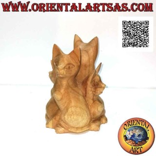 Escultura la familia de los gatos en un círculo de madera de balsa de 15 cm.