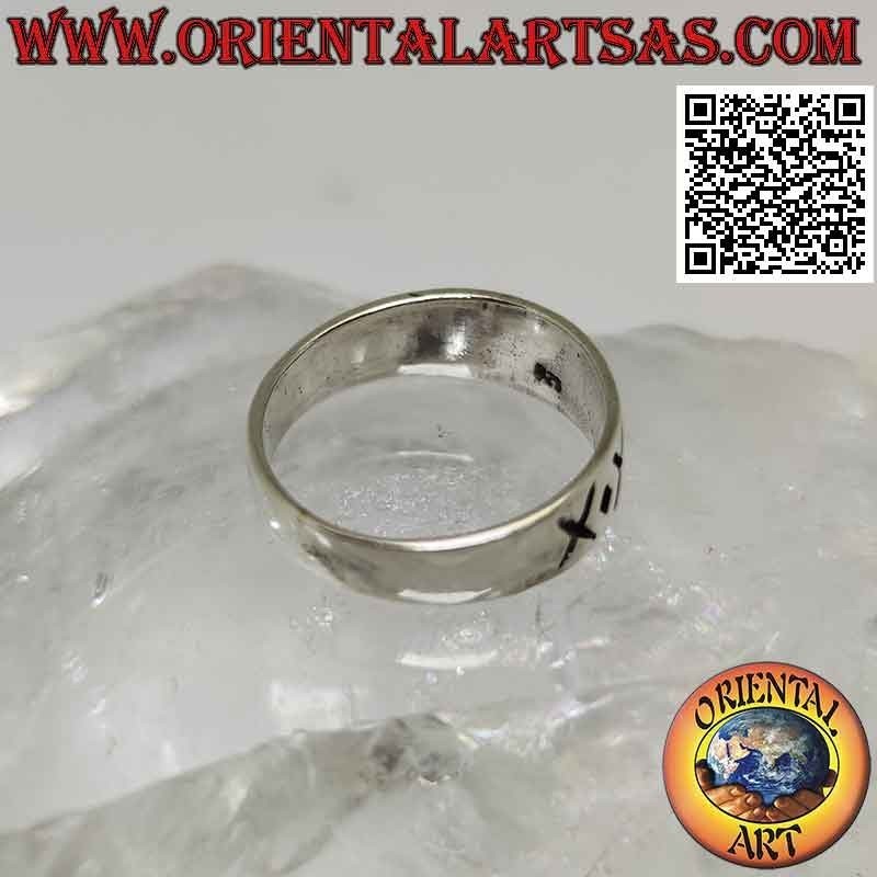 Anello in argento a fascia crescente con X e puntino alternati incisi
