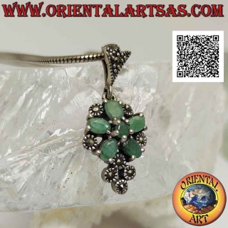 Ciondolo in argento con stella di smeraldi tondi e ovali con marcassite tra essi e sotto