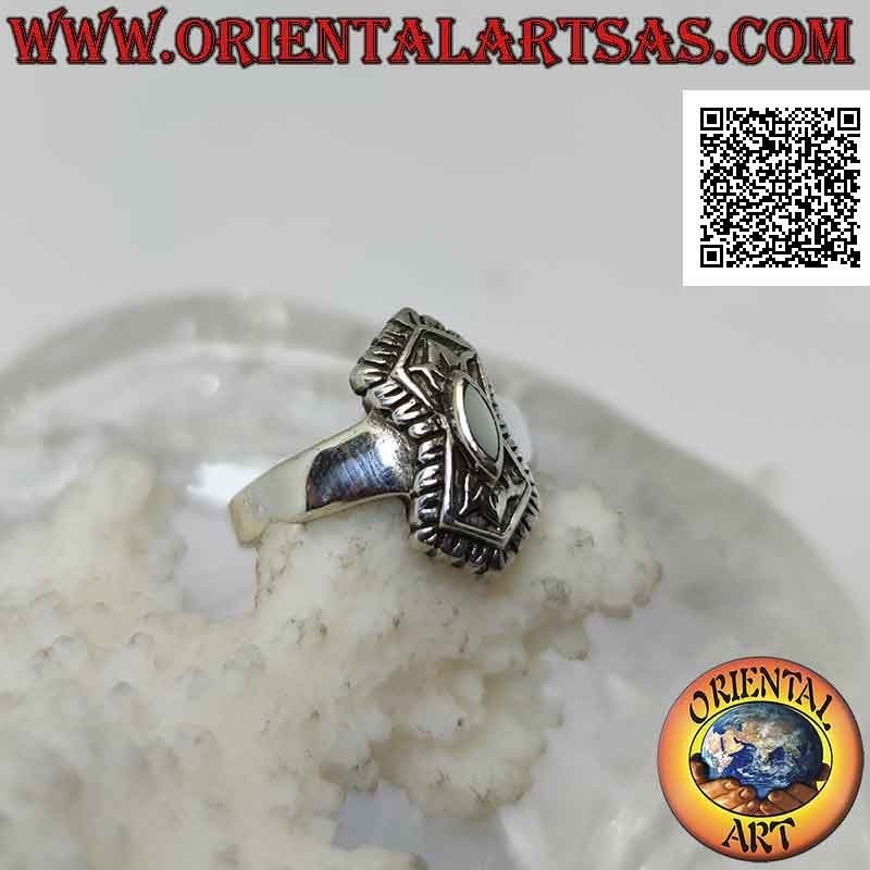 Anillo de plata con lanzadera nácar sobre doble pentágono decorado con espejo