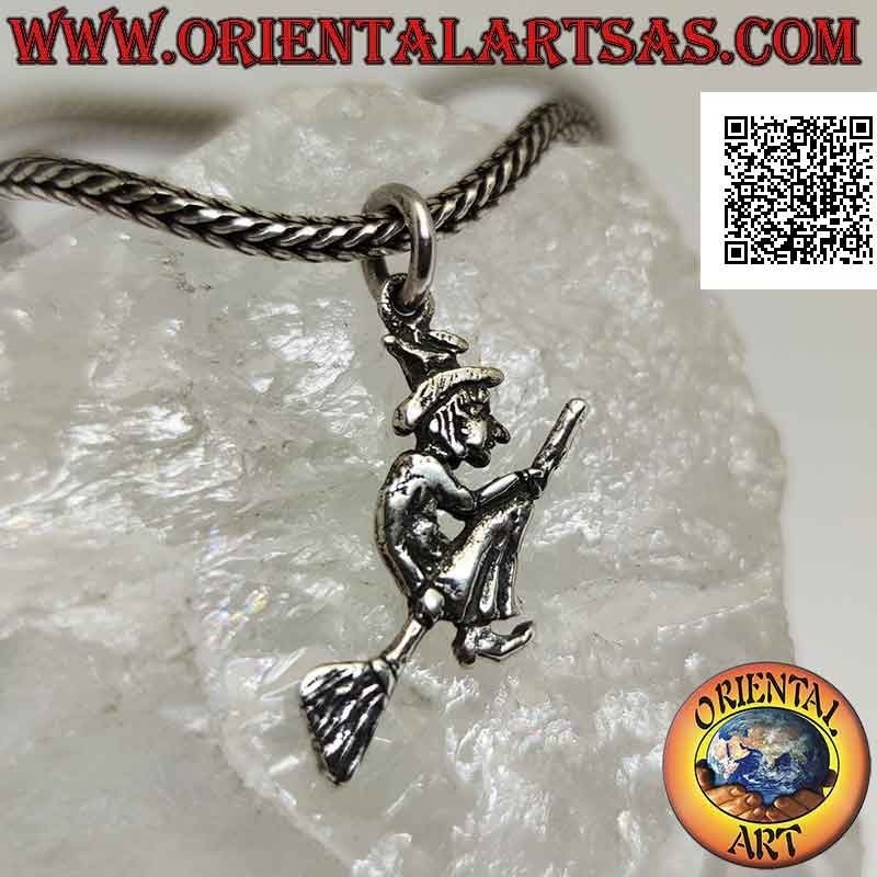 Colgante de plata, la bruja befana en la escoba voladora de perfil (doble cara)
