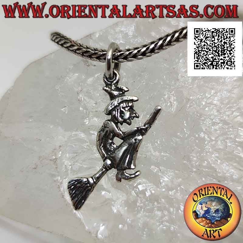 Colgante de plata, la bruja befana en la escoba voladora de perfil (doble cara)