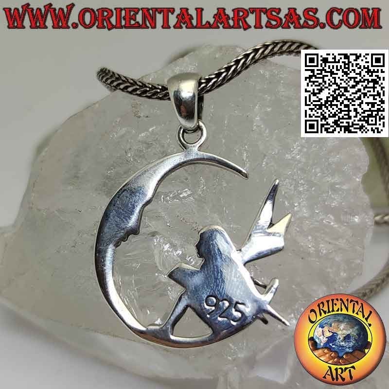 Pendentif en argent, la fée au livre assise sur la lune
