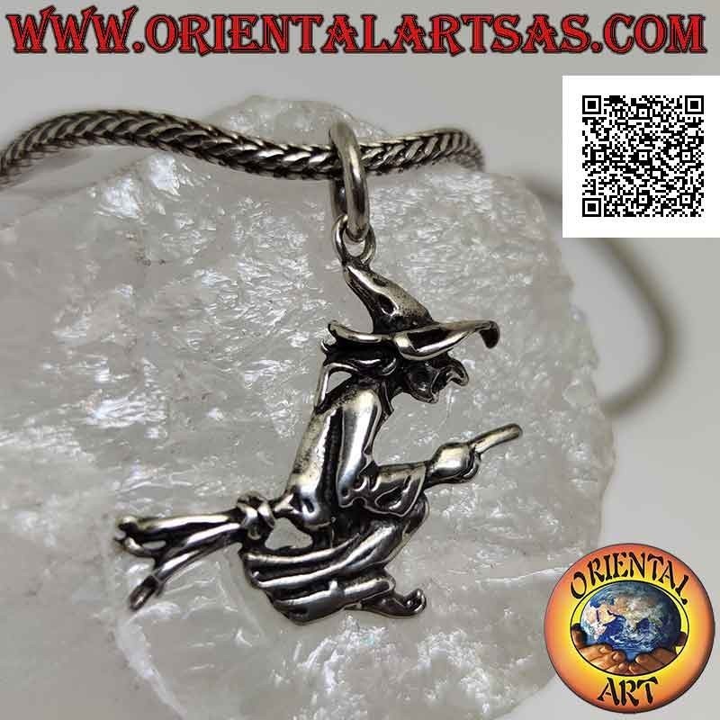 Pendentif en argent, la sorcière sur un balai volant de profil (grand)