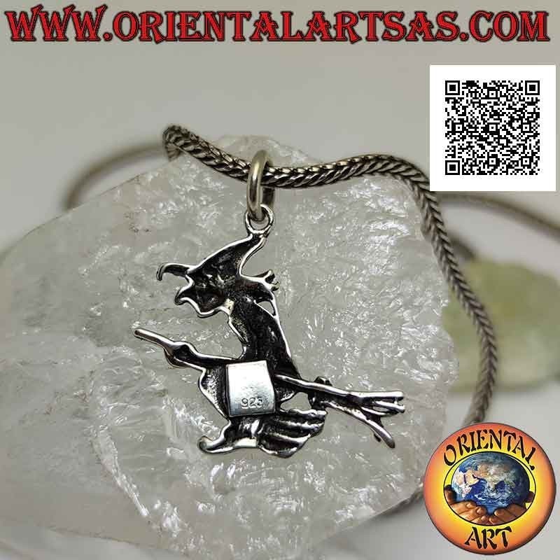 Colgante de plata, la bruja en una escoba voladora de perfil (grande)