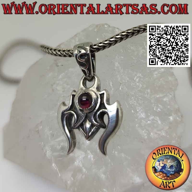 Pendentif en argent en forme de cornes de taureau avec un cabochon central en grenat rond
