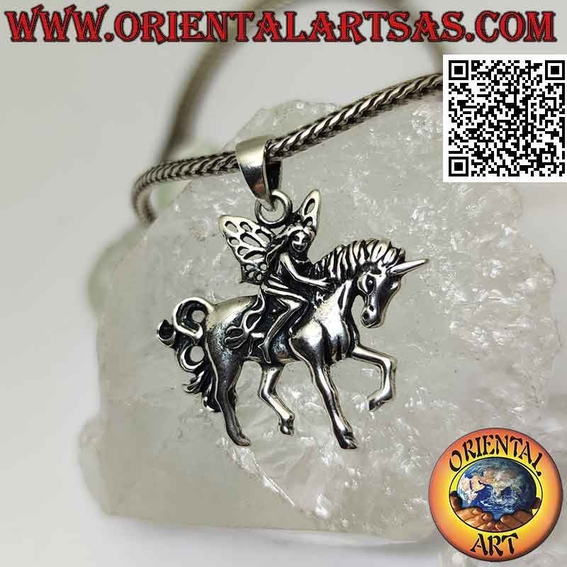 Ciondolo in argento, la fata sull'unicorno