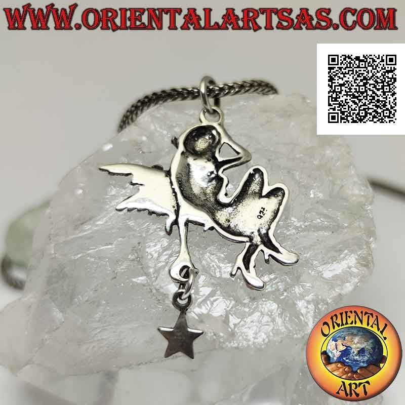 Pendentif en argent, la fée accrochée au pendentif étoile à la main